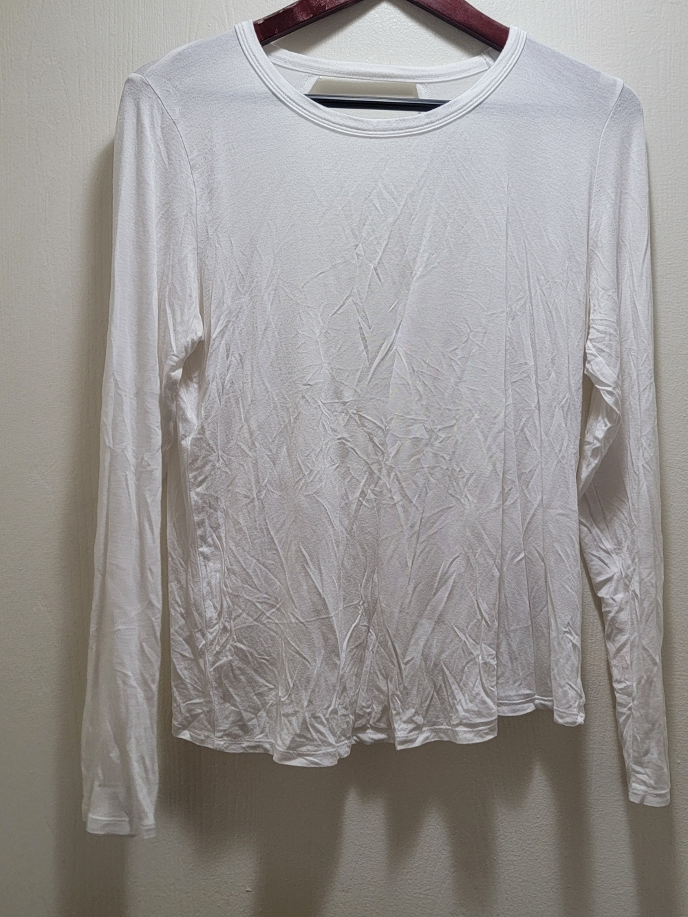 Beyond Yoga White Long-Sleeve Crewneck Top
